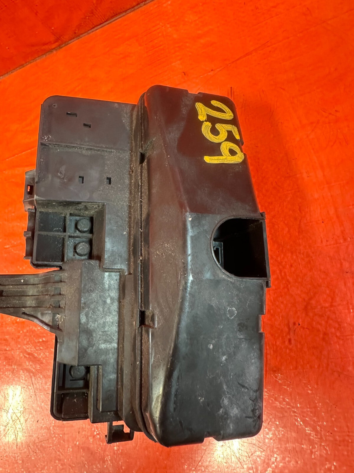 97 98 HONDA PRELUDE BASE & SH EXTERIOR UNDER HOOD ENGINE BAY FUSE BOX   OEM #2596