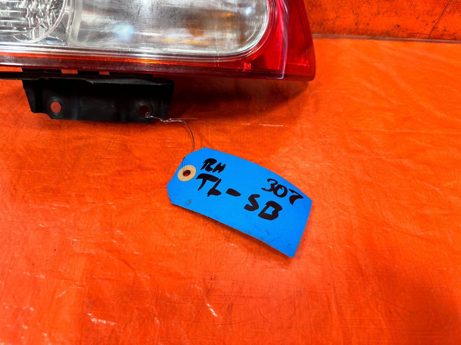 09 11 HONDA CIVIC SEDAN RIGHT OUTER TAIL LIGHT LAMP QUARTER PANEL OEM OE 3071