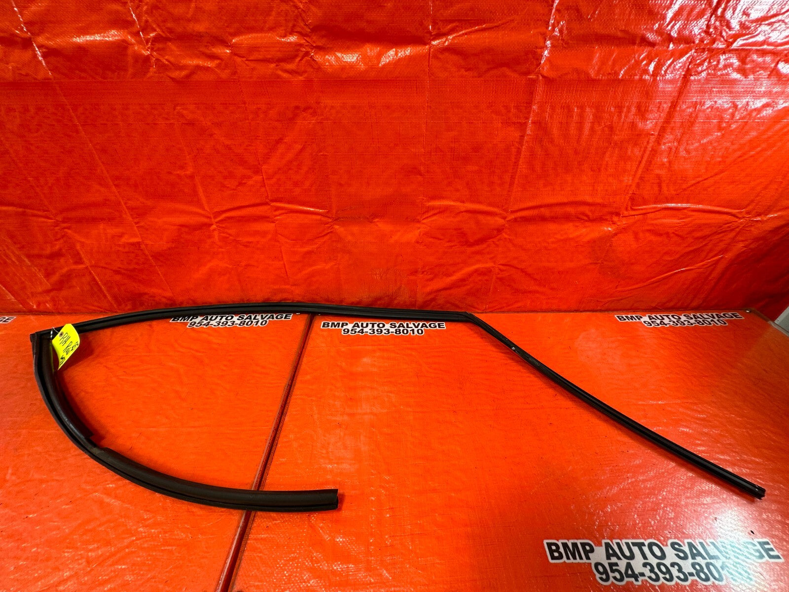 92 95 HONDA CIVIC COUPE HATCH PASSENGER RIGHT WEATHER STRIP RUN CHANNEL OEM #2570