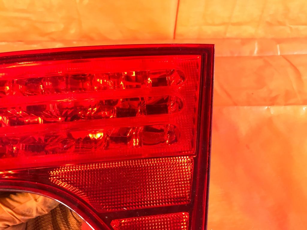 OEM 2006 2007 2008 HONDA CIVIC 4 DOOR SEDAN PASSENGER INNER TAIL LIGHT LAMP R2