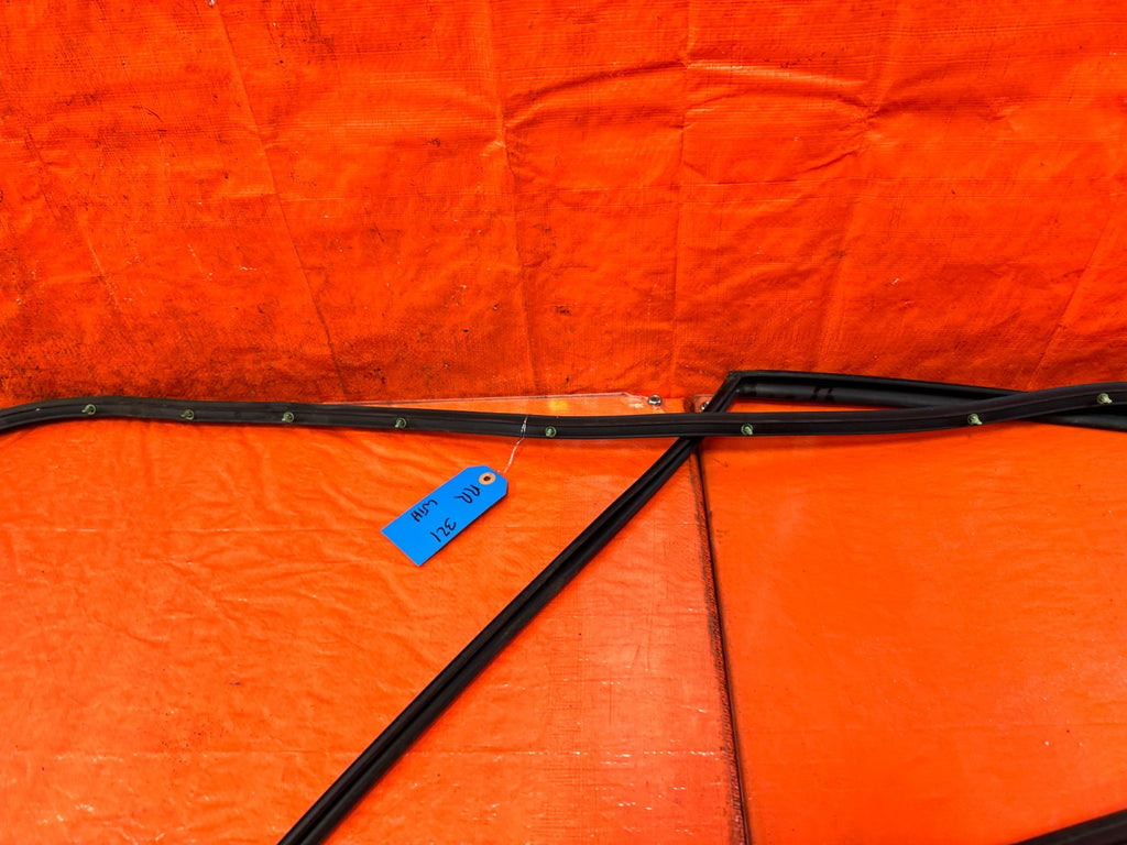 09 14 ACURA TSX   PASSENGER RIGHT FRONT   WEATHER STRIP & RUN CHANNEL OEM 3215
