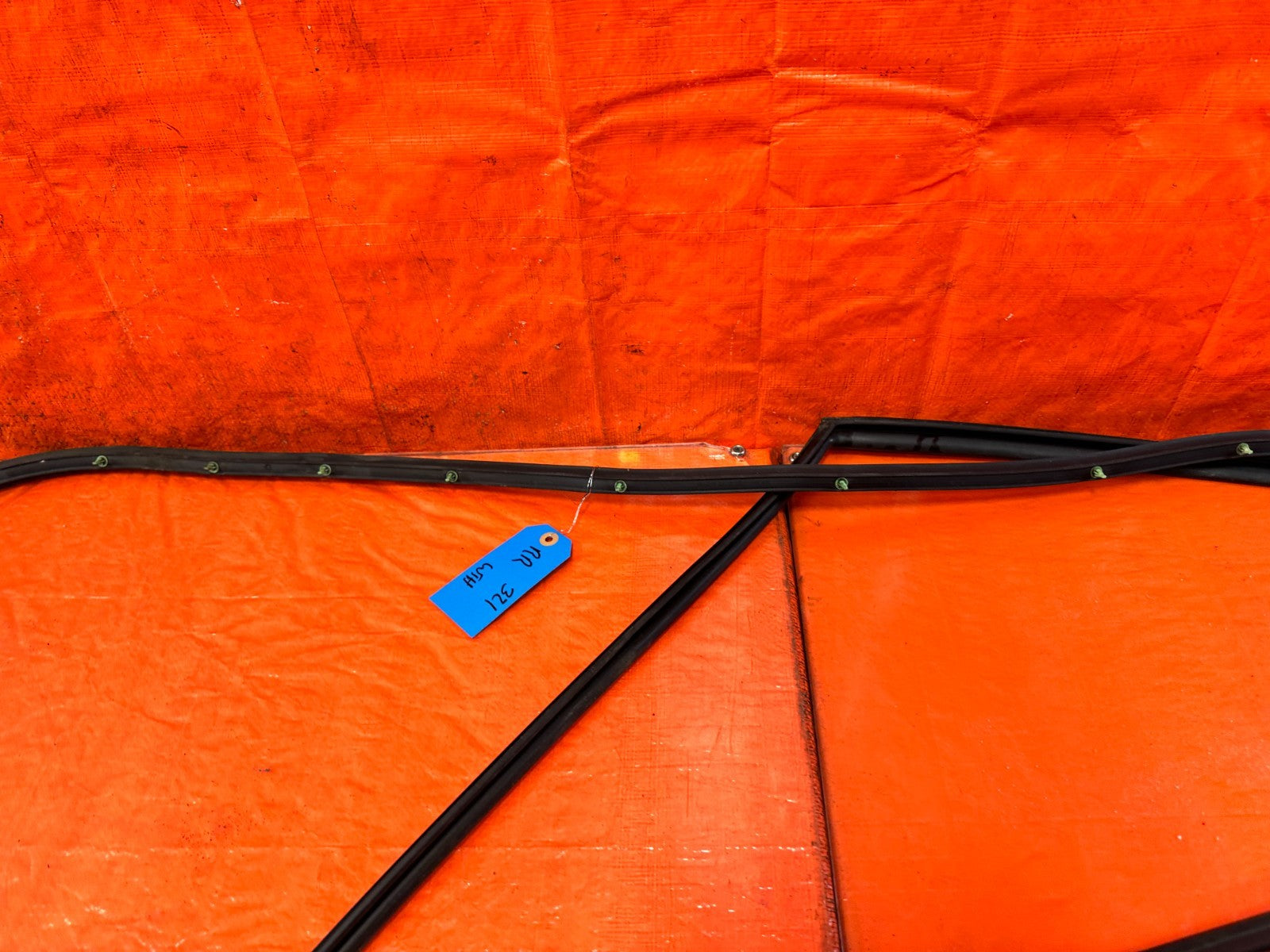 09 14 ACURA TSX   PASSENGER RIGHT FRONT   WEATHER STRIP & RUN CHANNEL OEM 3215