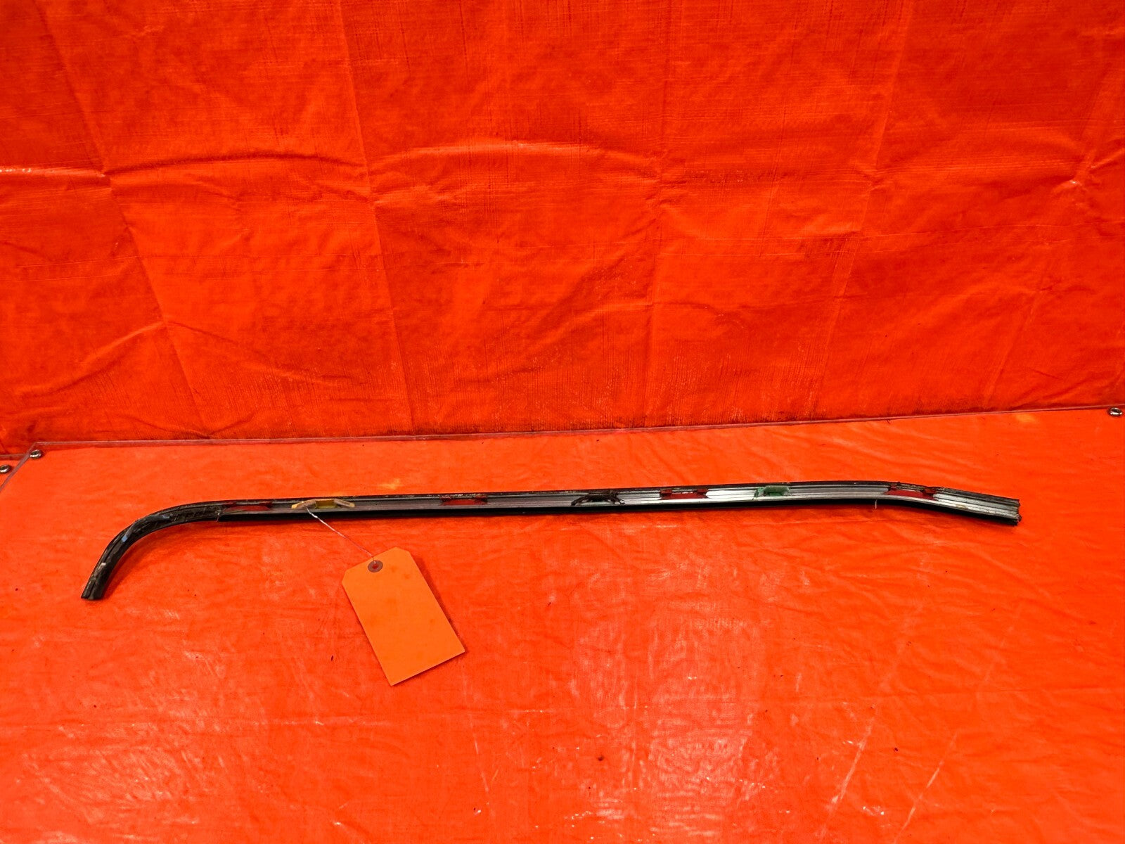 94 01 ACURA INTEGRA   2 DOOR   RIGHT SIDE   WINDSHIELD TRIM MOLDING   OEM #2689