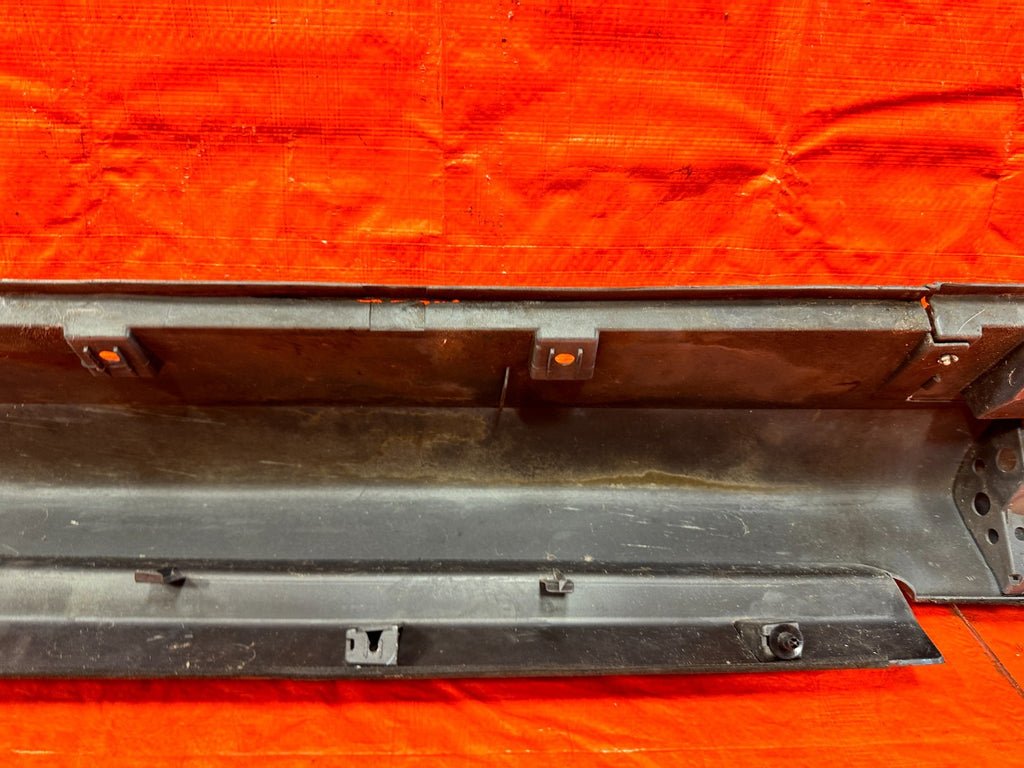 09 13 INFINITI G37 CONVERTIBLE   DRIVER LEFT SIDE SKIRT ROCKER MOLDING OEM #31015