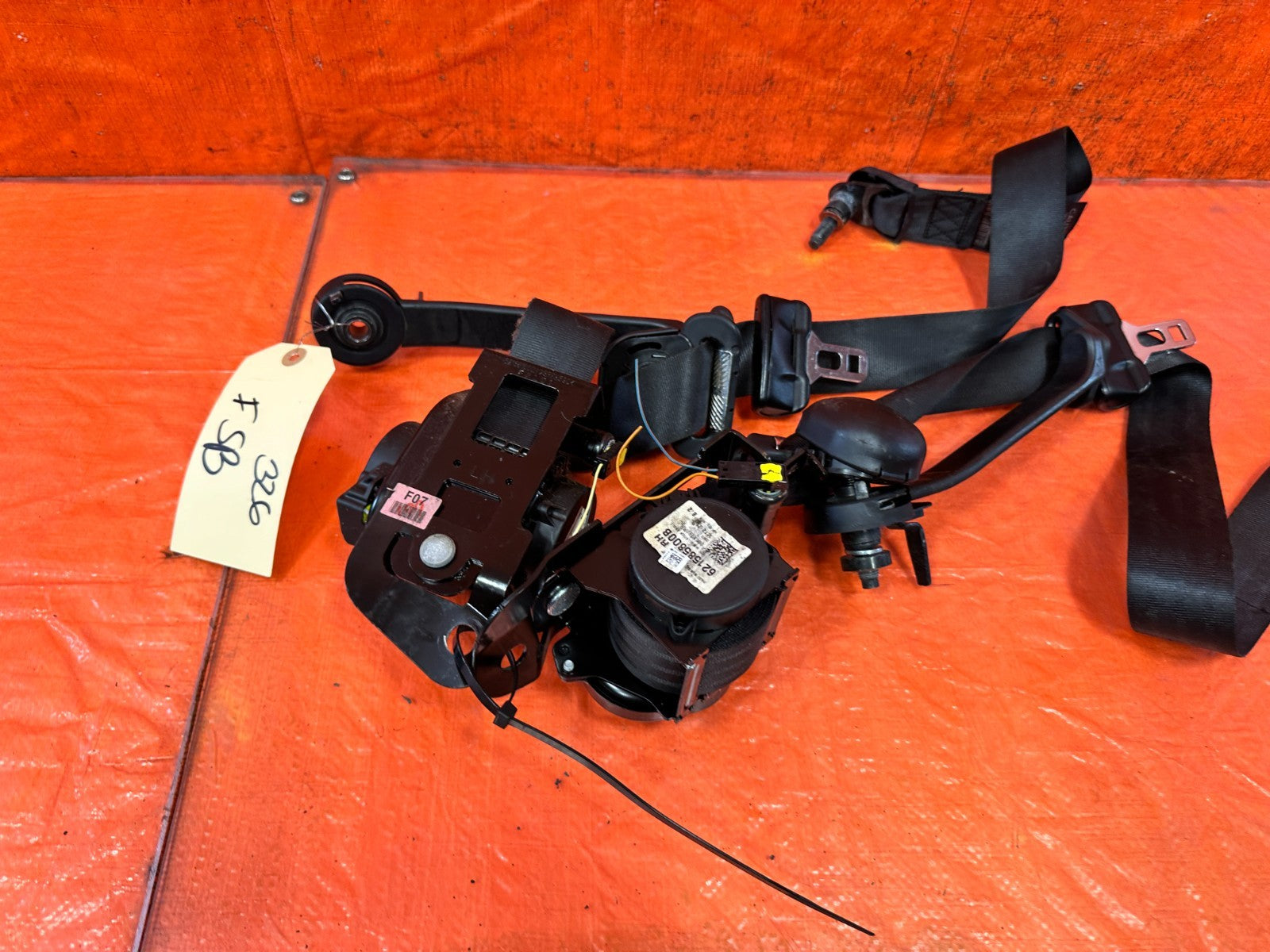 10 16 HYUNDAI GENESIS COUPE   LEFT & RIGHT FRONT SEAT BELTS   BLACK   OEM #3268