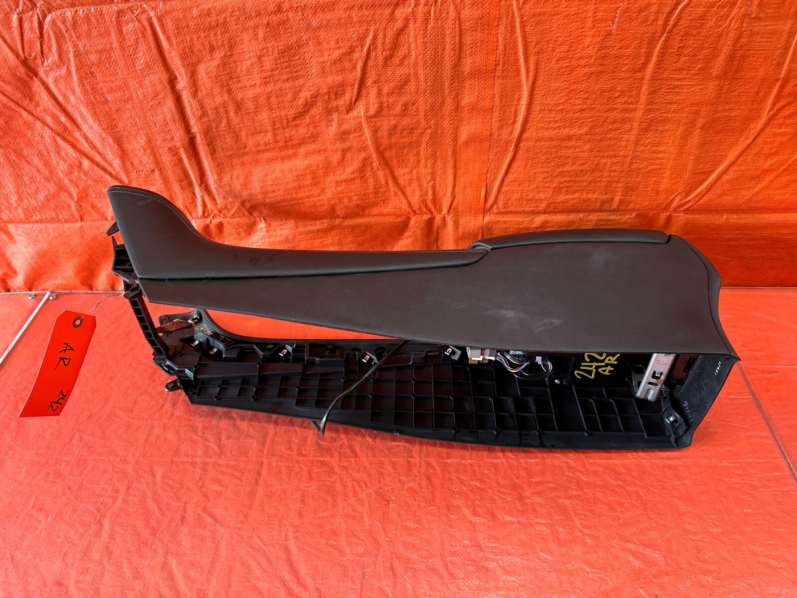 16 20 INFINITI Q50 / 17 20 Q60   ARM REST CENTER CONSOLE   OEM FACTORY OE #24211