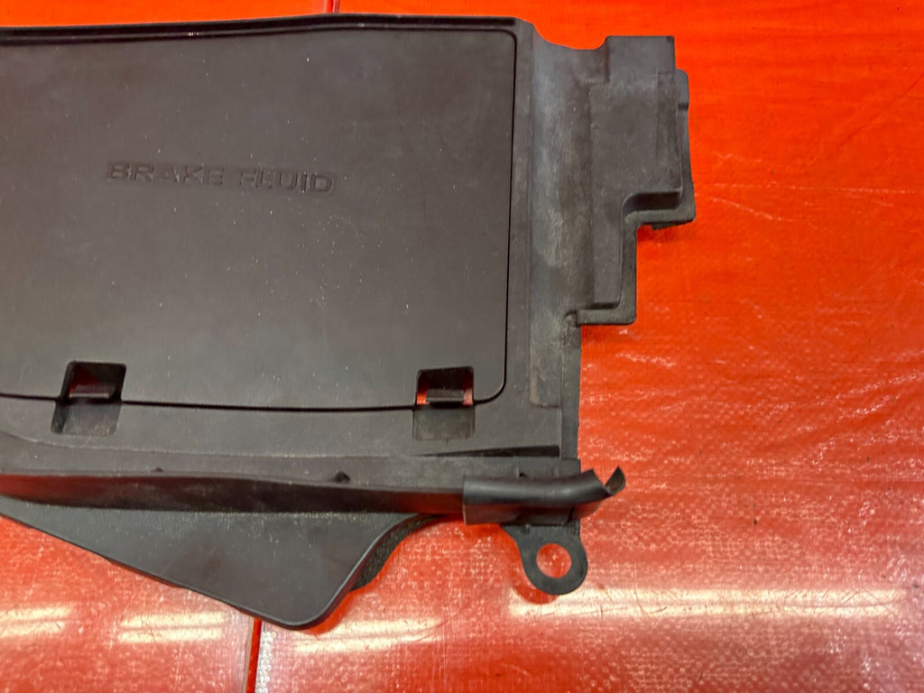 08 13 INFINITI G37   BRAKE FLUID COVER TRIM SHROUD PLASTIC BEZEL TRIM   OEM #2075