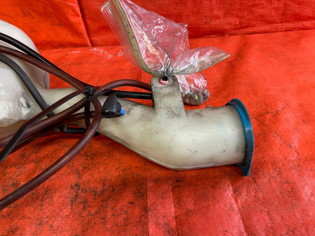 96 01 ACURA INTEGRA SEDAN   WINDSHIELD WIPER RESERVOIR TANK W/ LINES & MOTOR OEM1