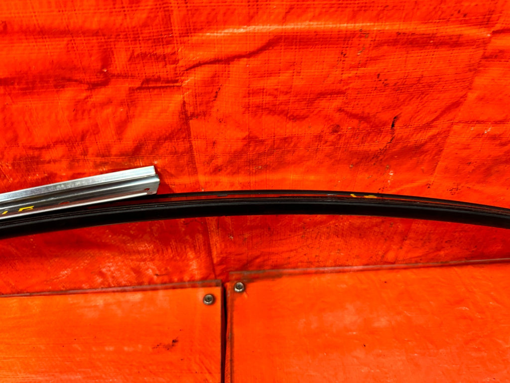 10 16 HYUNDAI GENESIS COUPE   DRIVER LEFT GLASS WINDOW DRIP MOLDING OEM #3184