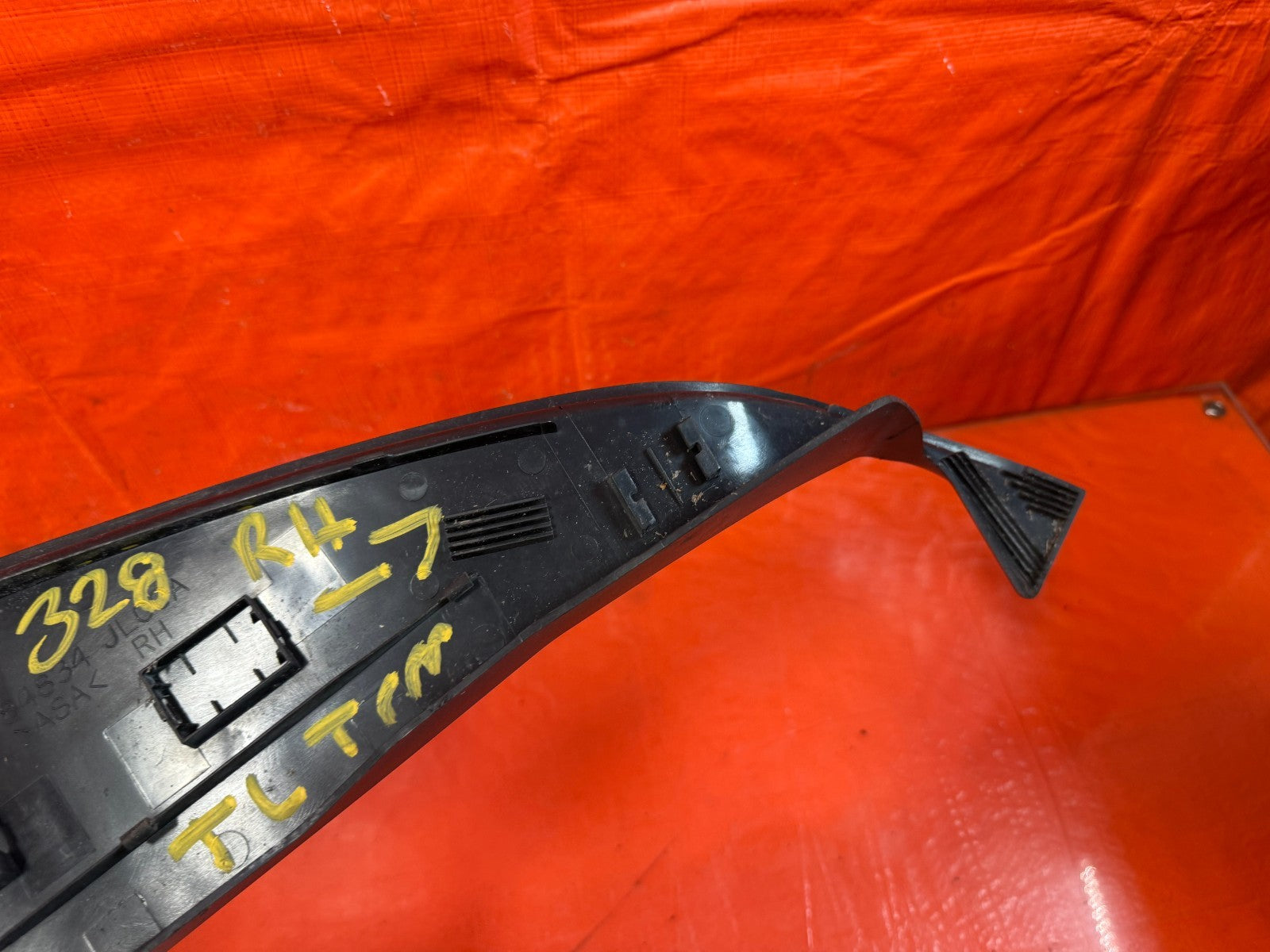 08 15 INFINITI G37 COUPE   INSIDE TRUNK TAIL LIGHT TRIM PLASTIC RIGHT OEM #32811