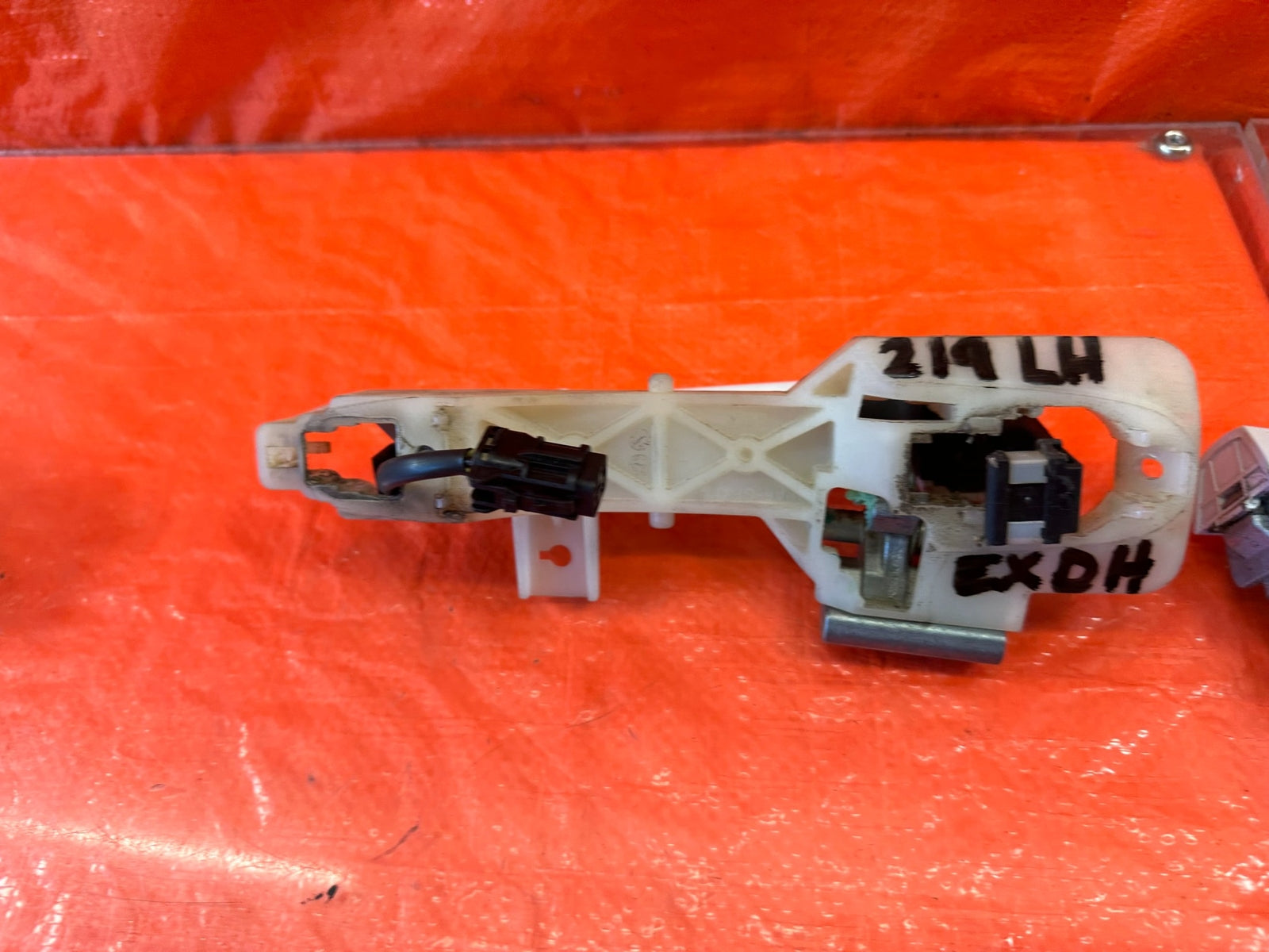 14 16 HYUNDAI GENESIS COUPE   LEFT EXTERIOR DOOR HANDLE   W/ SMART KEY   OEM 21912