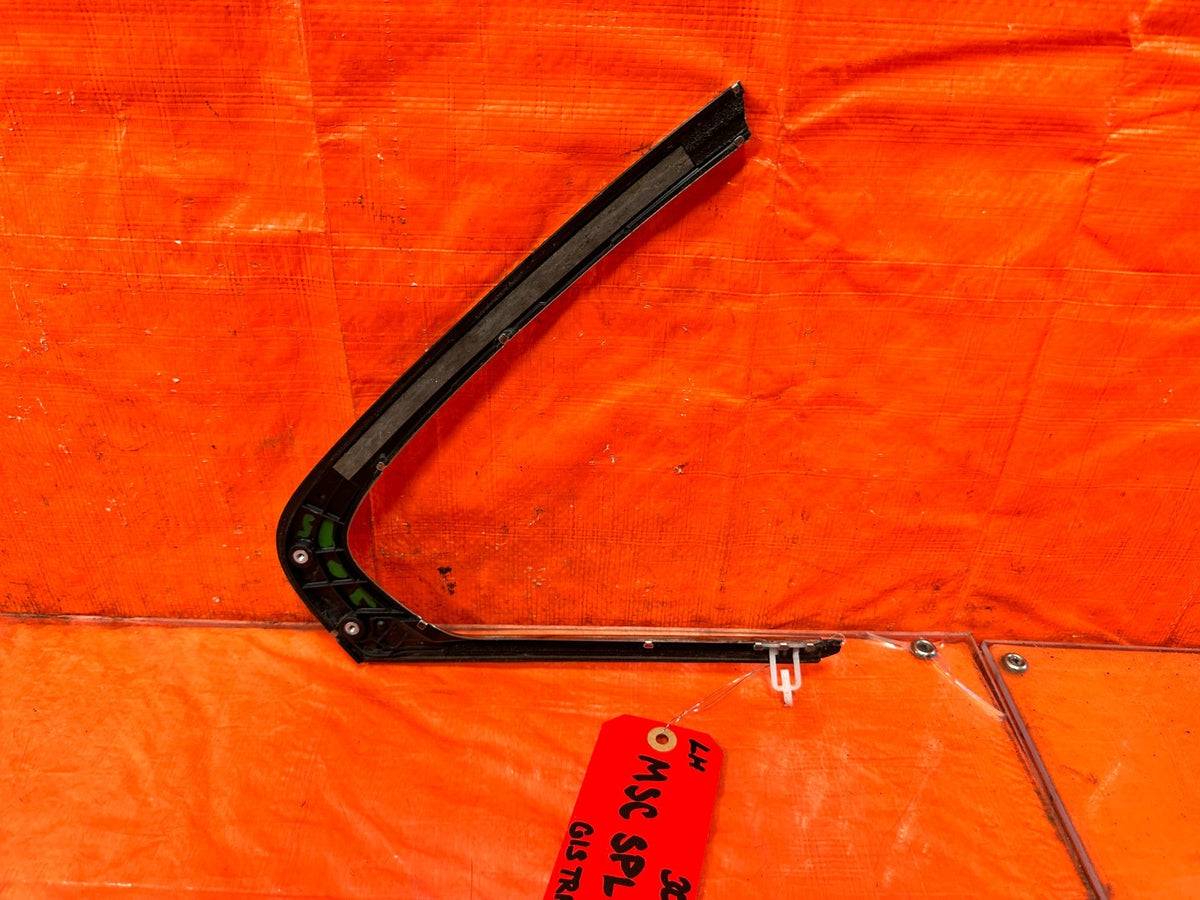 09-14 ACURA TSX - DRIVER LEFT REAR VENT GLASS TRIM SURROND - OEM FACTORY #3052
