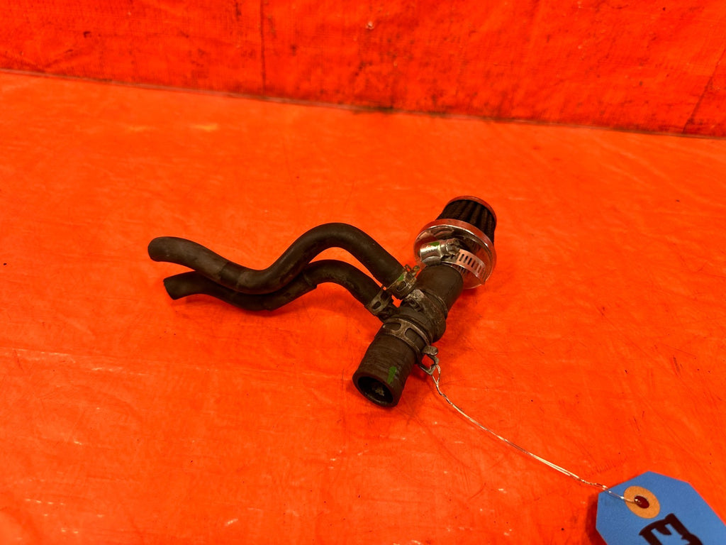 02 05 HONDA CIVIC SI EP3 HATCHBACK   K20A3 ON THE VALVE COVER BREATHER TUBE  3083
