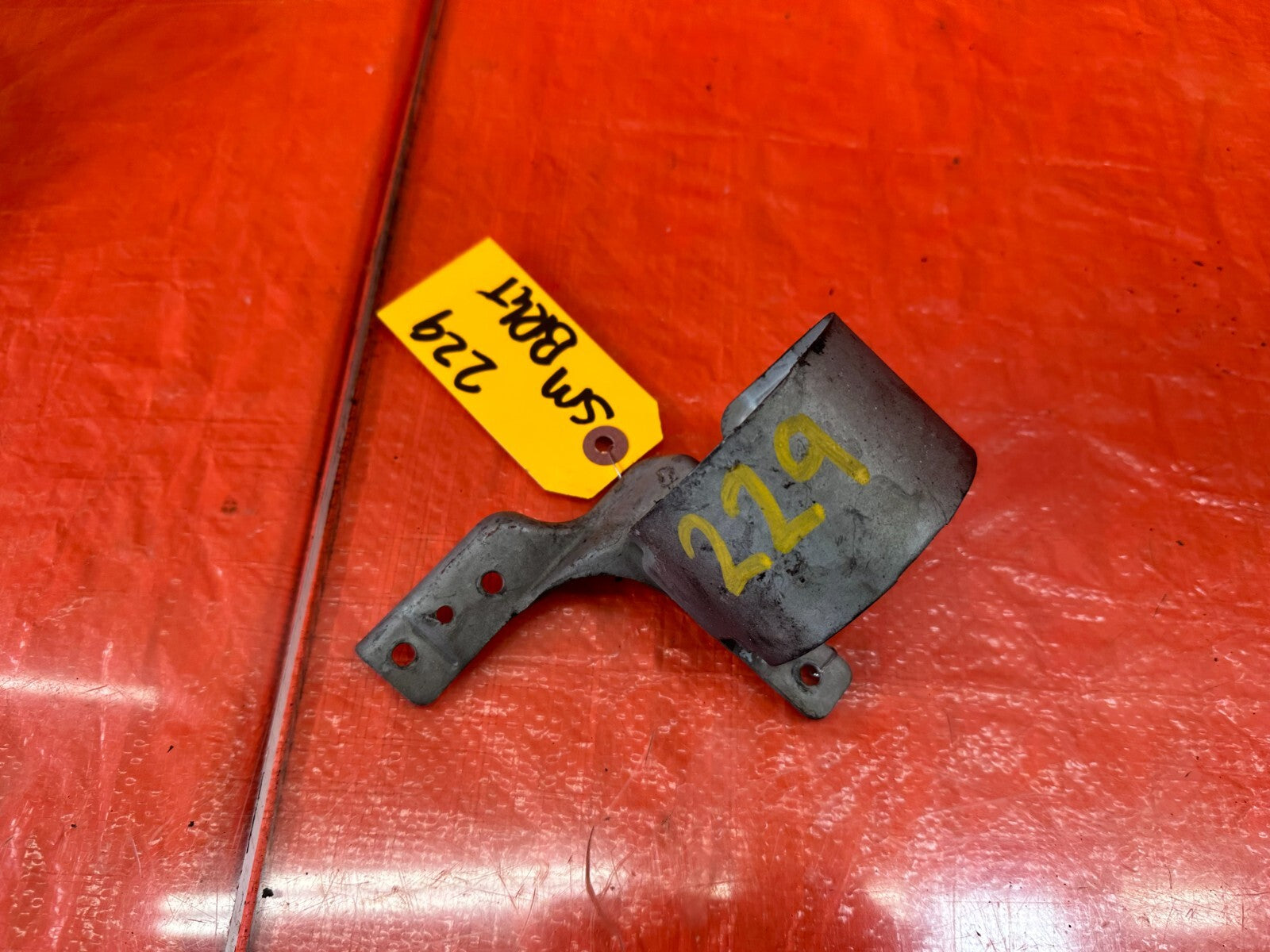 94 97 ACURA INTEGRA RIGHT FRONT BUMPER CORNER LIGHT LAMP BRACKET OEM #2290