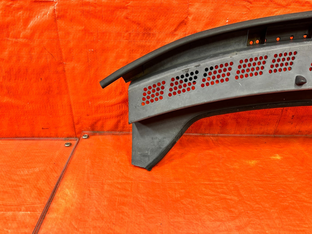 06 11 CIVIC 4D SEDAN   CENTER WINDSHIELD WIPER COWL TRIM PLASTIC OE OEM FLAW 3005