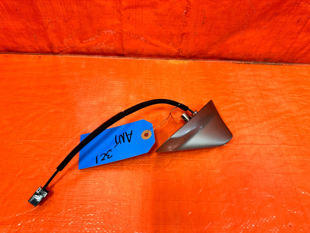 09 10 ACURA TSX   FACTORY ROOF ANTENNA SHARK FIN ASSEMBLY   SILVER COLOR OEM 3214
