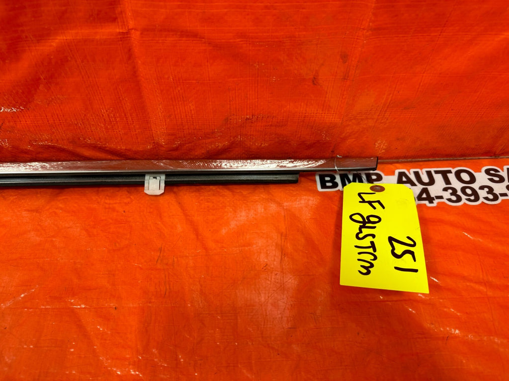 08 12 HONDA ACCORD SEDAN   DRIVER LEFT FRONT EXTERIOR GLASS TRIM   OEM 2511