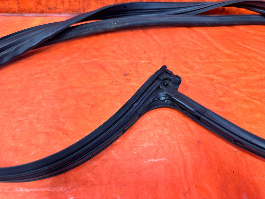 04 08 ACURA TSX LEFT DRIVER FRONT DOOR WINDOW GLASS WEATHER STRIP OEM #3305