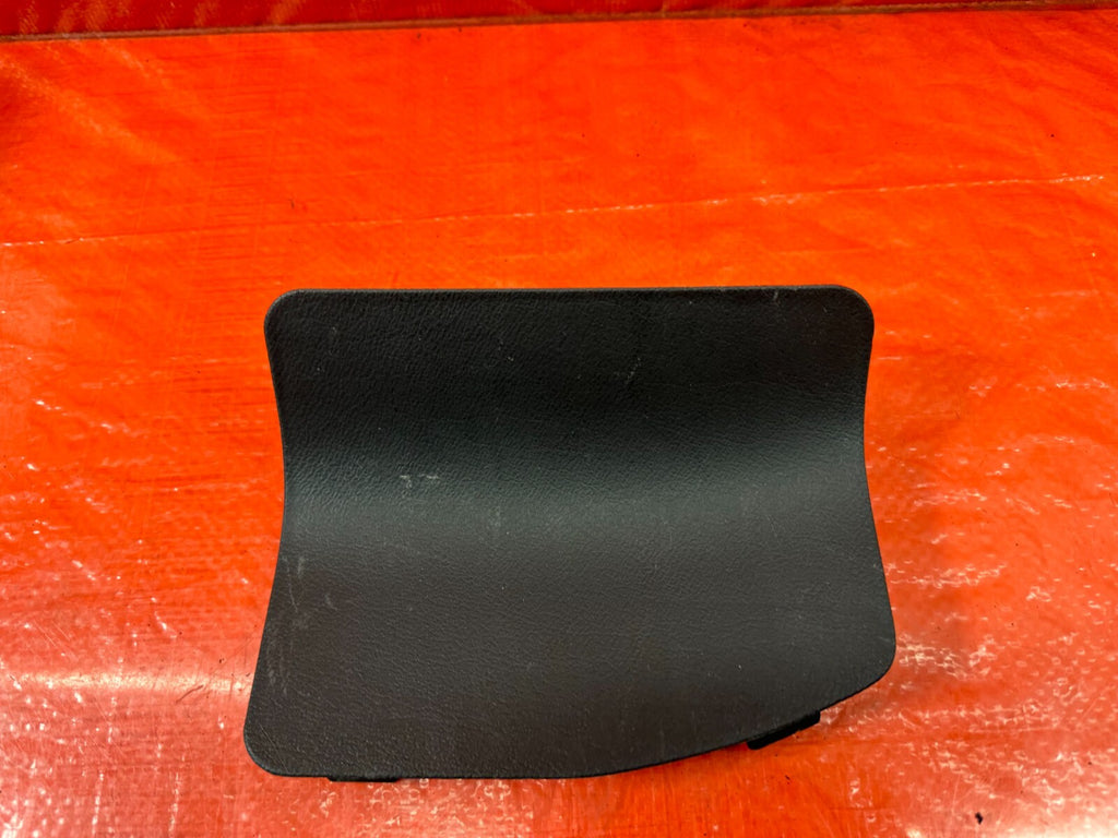02 05 HONDA CIVIC SI EP3 HATCHBACK   TAIL LIGHT TRIM PLASTIC COVER RIGHT OEM 2135