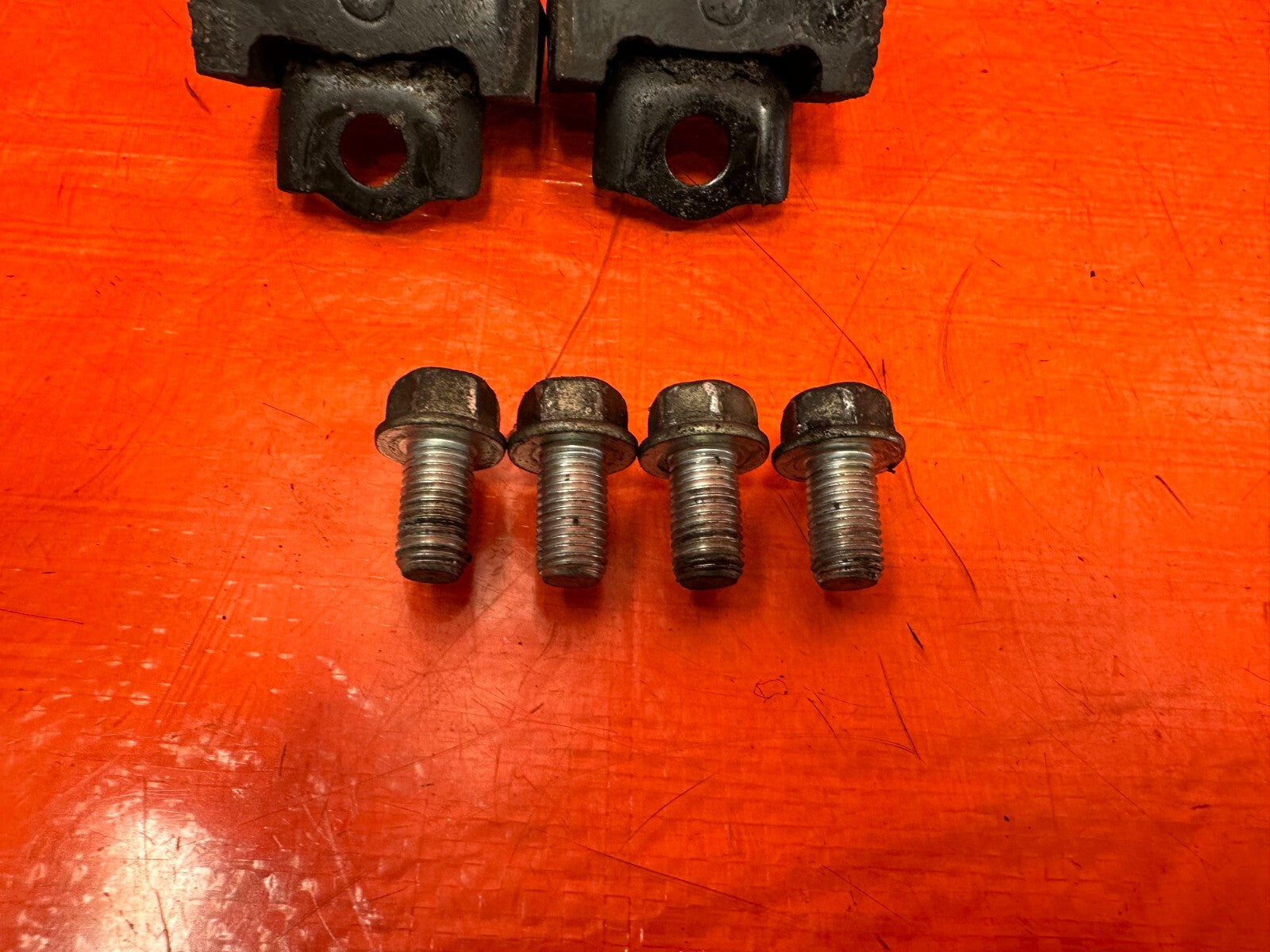 08 12 HONDA ACCORD SEDAN   LEFT & RIGHT FRONT SWAY BAR BRACKETS   OEM #2516