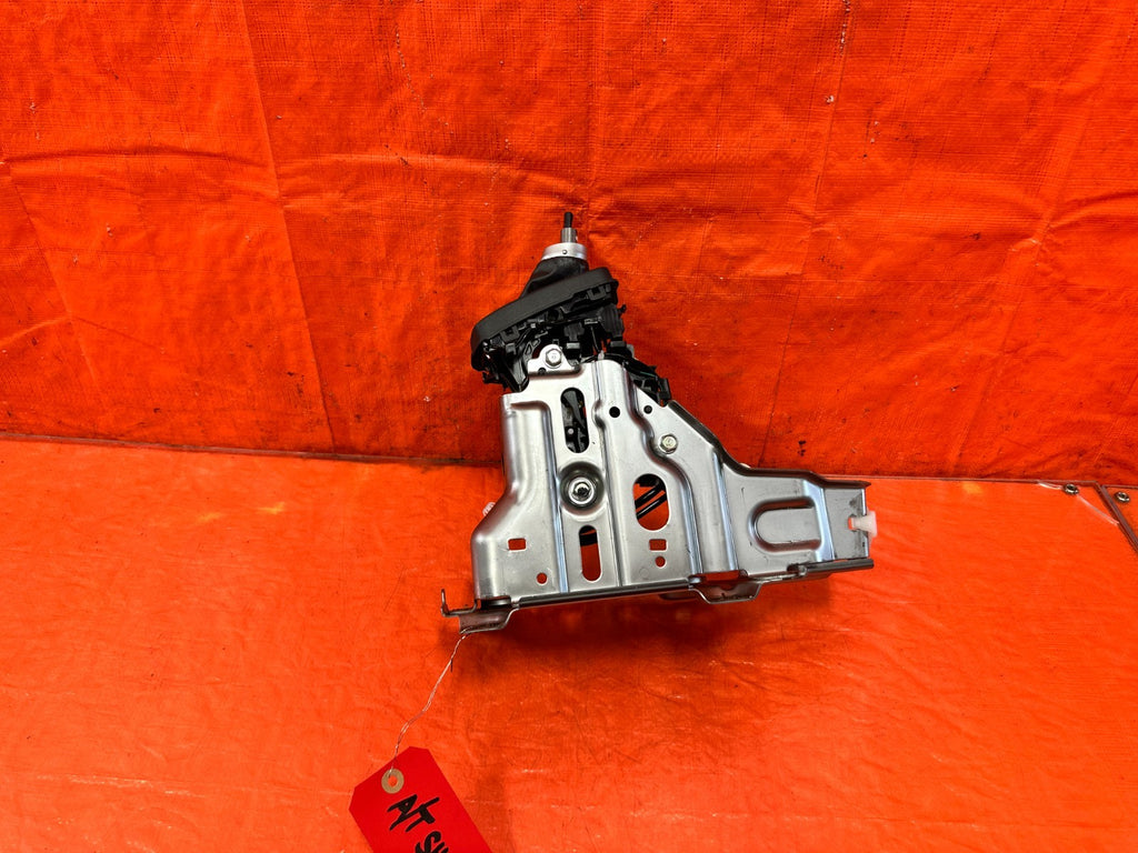 11 14 ACURA TSX   AUTOMATIC TRANSMISSION SHIFTER / GEAR SELECTOR   OEM 3052