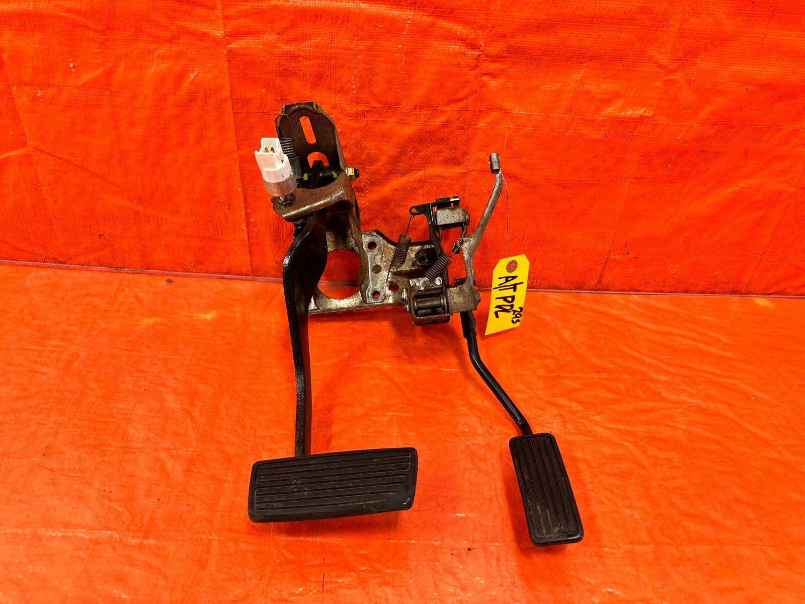 93 97 HONDA DEL SOL   AUTOMATIC PEDALS   GAS AND BRAKE   OEM FACTORY OE 2950