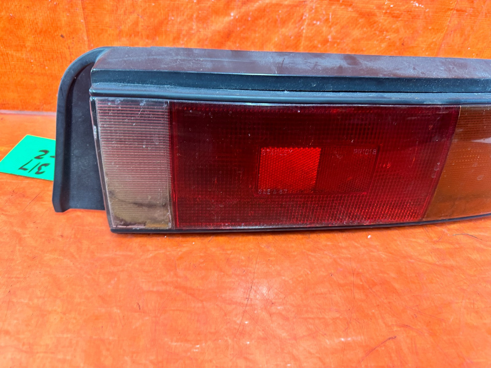 90 91 HONDA CIVIC HATCHBACK   PASSENGER RIGHT TAIL LIGHT TAIL LAMP   OEM #3173
