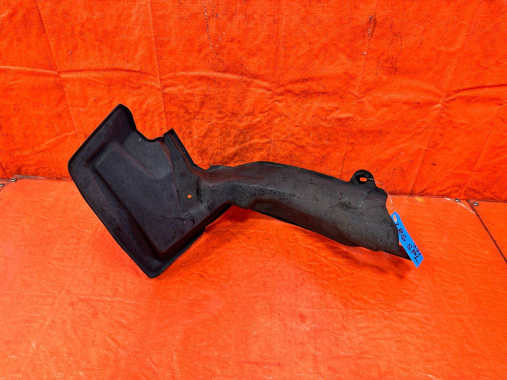 09 14 ACURA TSX   17668 TA0 A020 M1   FUEL NECK PLASTIC COVER TRIM   OEM #3210