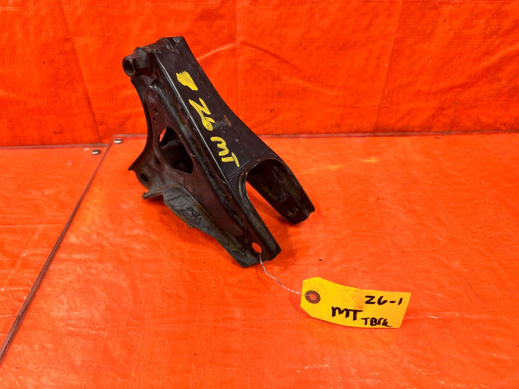 92/95 HONDA CIVIC D16 5 SPEED MANUAL STICK SHIFT REAR TRANSMISSION BRACKET SOHC0