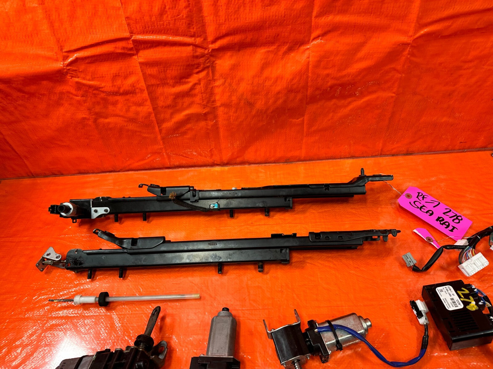 09 15 INFINITI G37 CONVERTIBLE   SEAT RAIL   PASSENGER RIGHT  W/ ALL MOTORS OEM6