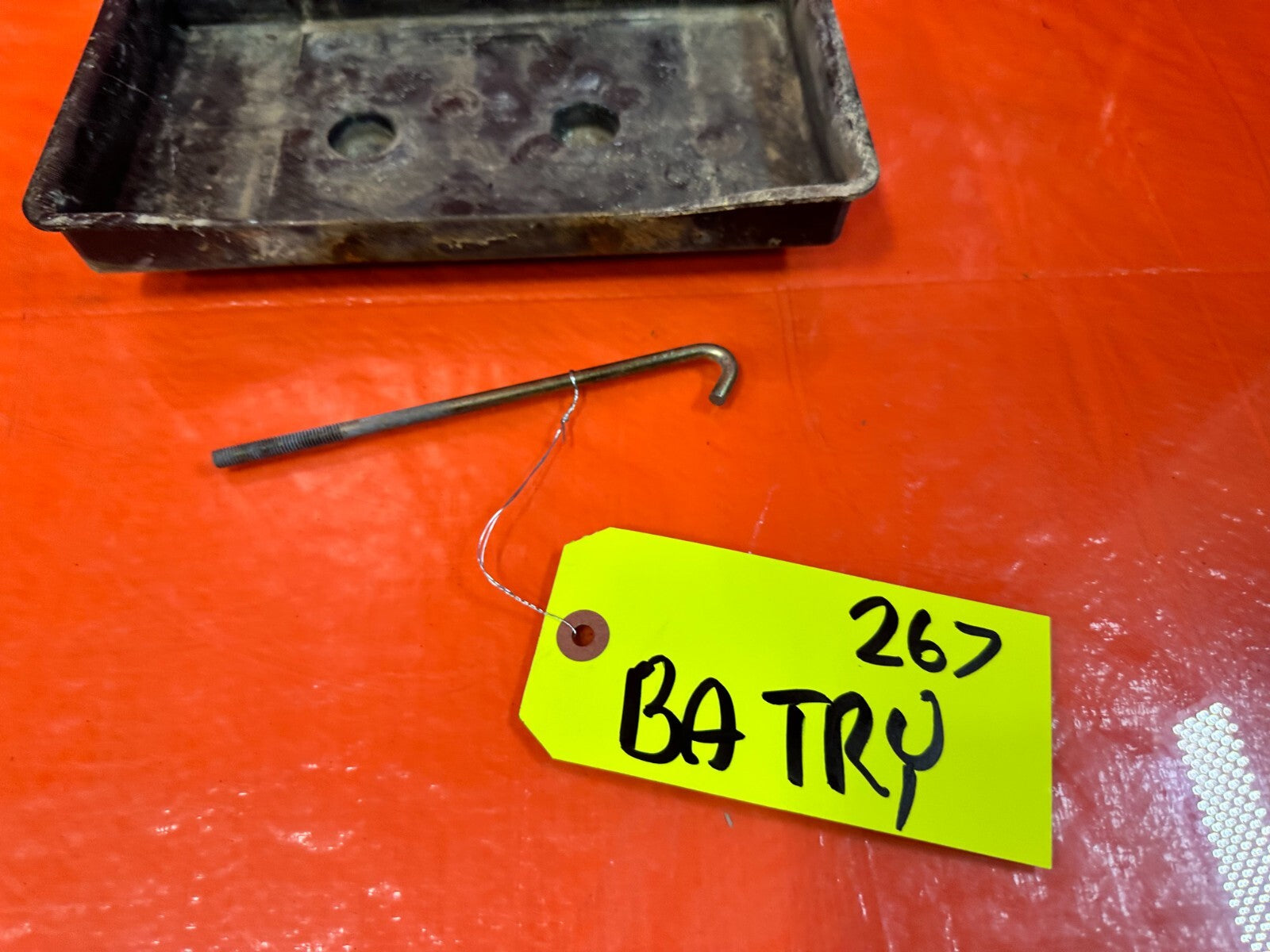 90 97 MAZDA MX 5 MIATA   BATTERY MOUNTING TRAY BRACKET   OEM #2675