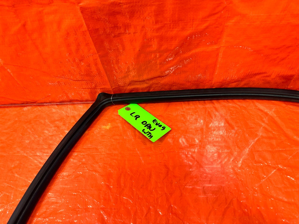 03 06 LANCER EVOLUTION VIII 8 EVO IX 9   LEFT REAR DOOR TO CHASSIS OPEN TRIM9