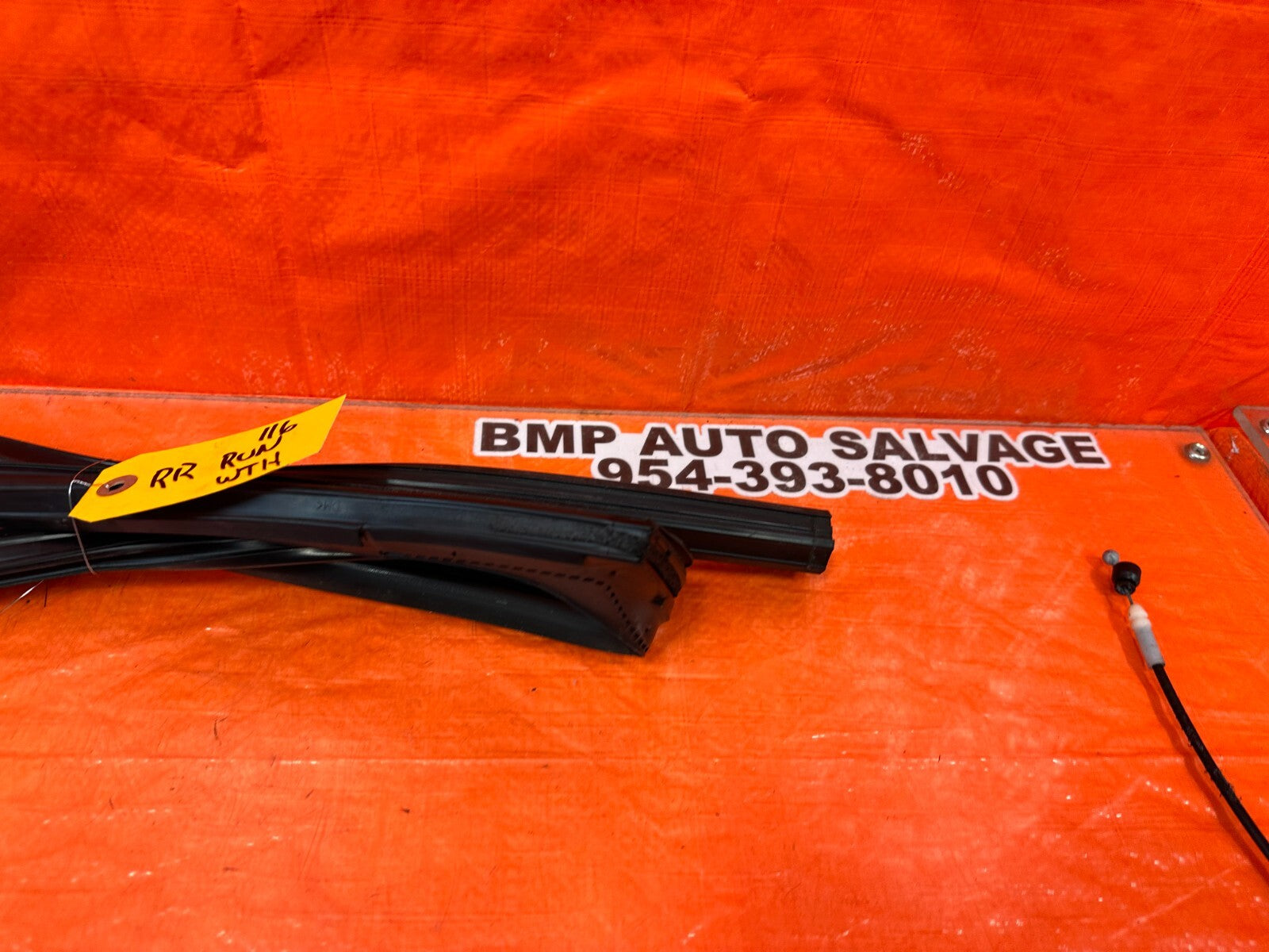 2010 10 INFINITI FX35 PASSENGER RIGHT REAR WINDOW GLASS RUN CHANNEL   OEM #1164
