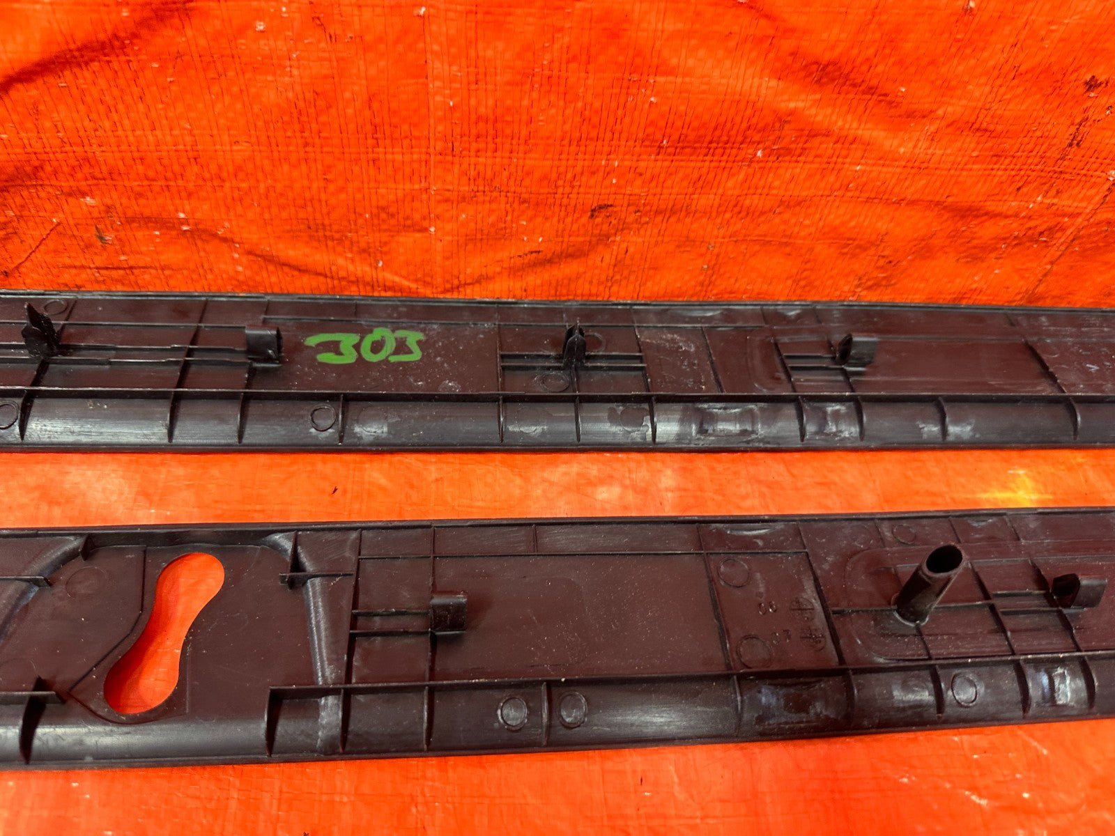 09 11 MAZDA RX8 RX 8   LEFT AND RIGHT FLOOR PILLARS SCUFF PLATE SET   OEM 303 18