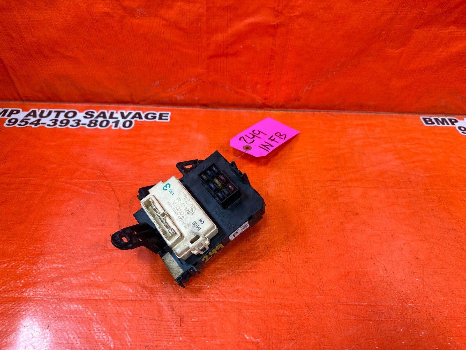 1996 96 TOYOTA TACOMA   2RZ FE 2.4L   INTERIOR CABIN UNDER DASH FUSE BOX PANEL  0