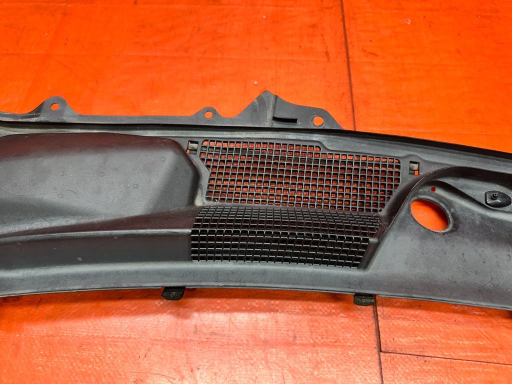 03-08 NISSAN 350Z - DRIVER LEFT WINDSHIELD COWL TRIM - OEM #3465