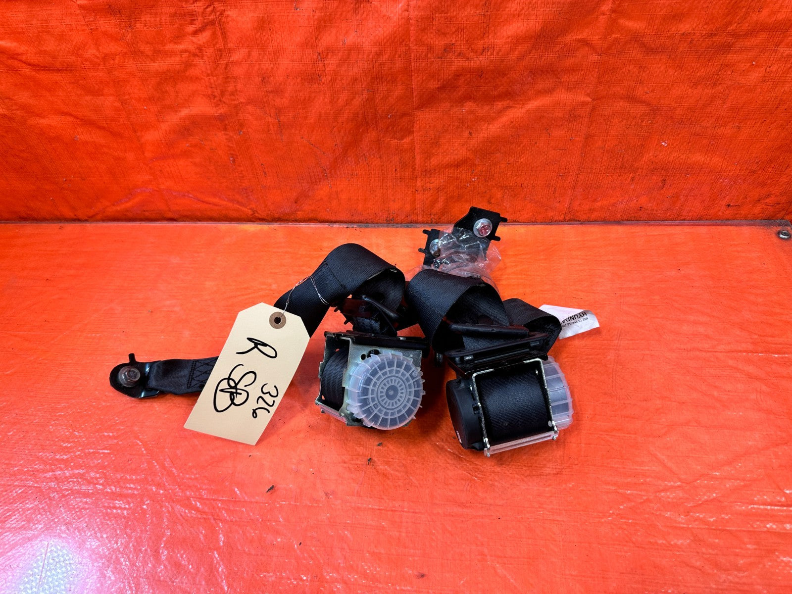 10 16 HYUNDAI GENESIS COUPE   REAR SEAT BELTS  LEFT & RIGHT SEAT BELTS   OEM 3260