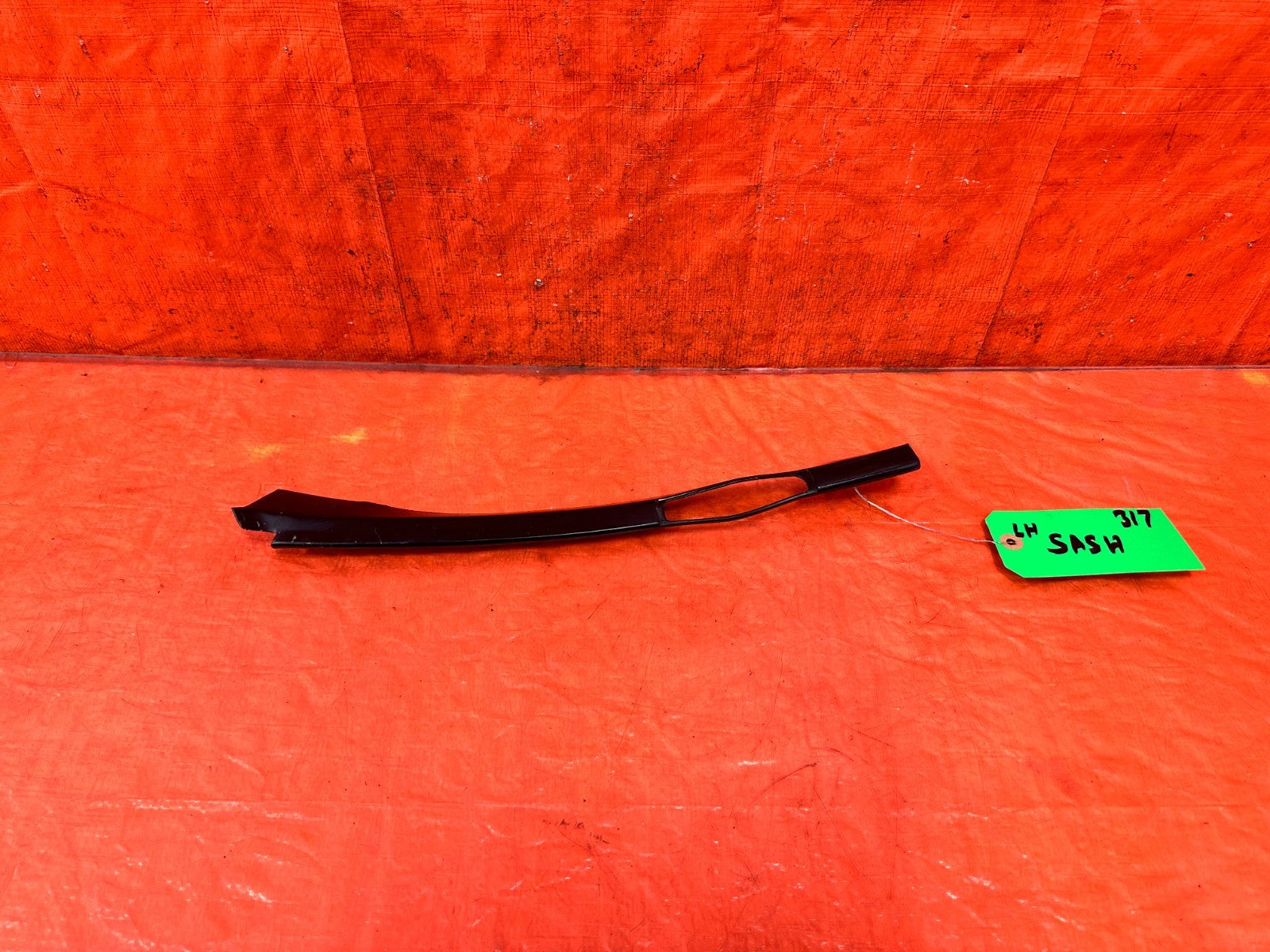 90 91 HONDA CIVIC HATCHBACK   LEFT INNER INSIDE OF THE DOOR SASH BRACKET OEM 3170