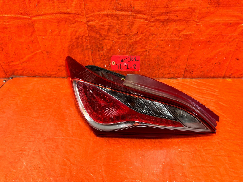 13 16 HYUNDAI GENESIS COUPE   DRIVER LEFT TAIL LIGHT LAMP   OEM FACTORY #CHIP0