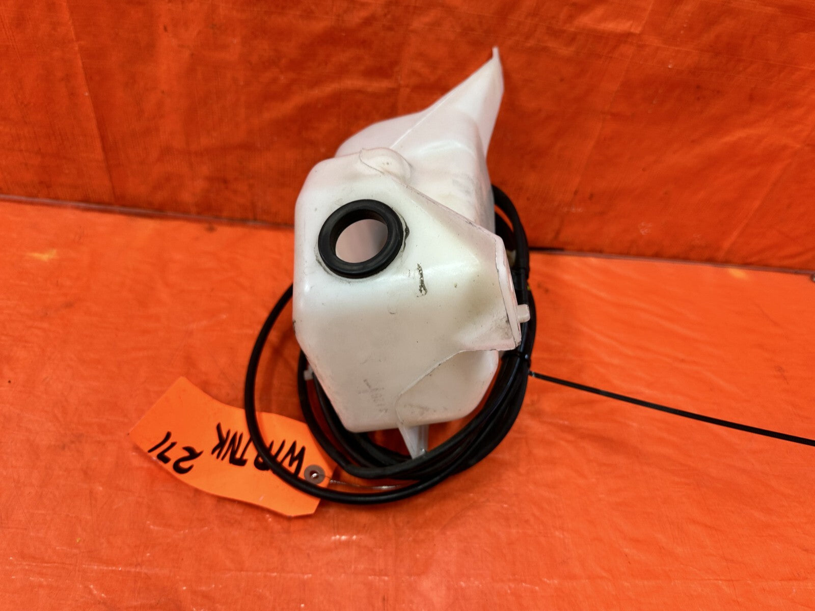 02 06 ACURA RSX TYPE S   WINDSHIELD WIPER RESERVOIR W/ MOTOR   OEM OE #2714