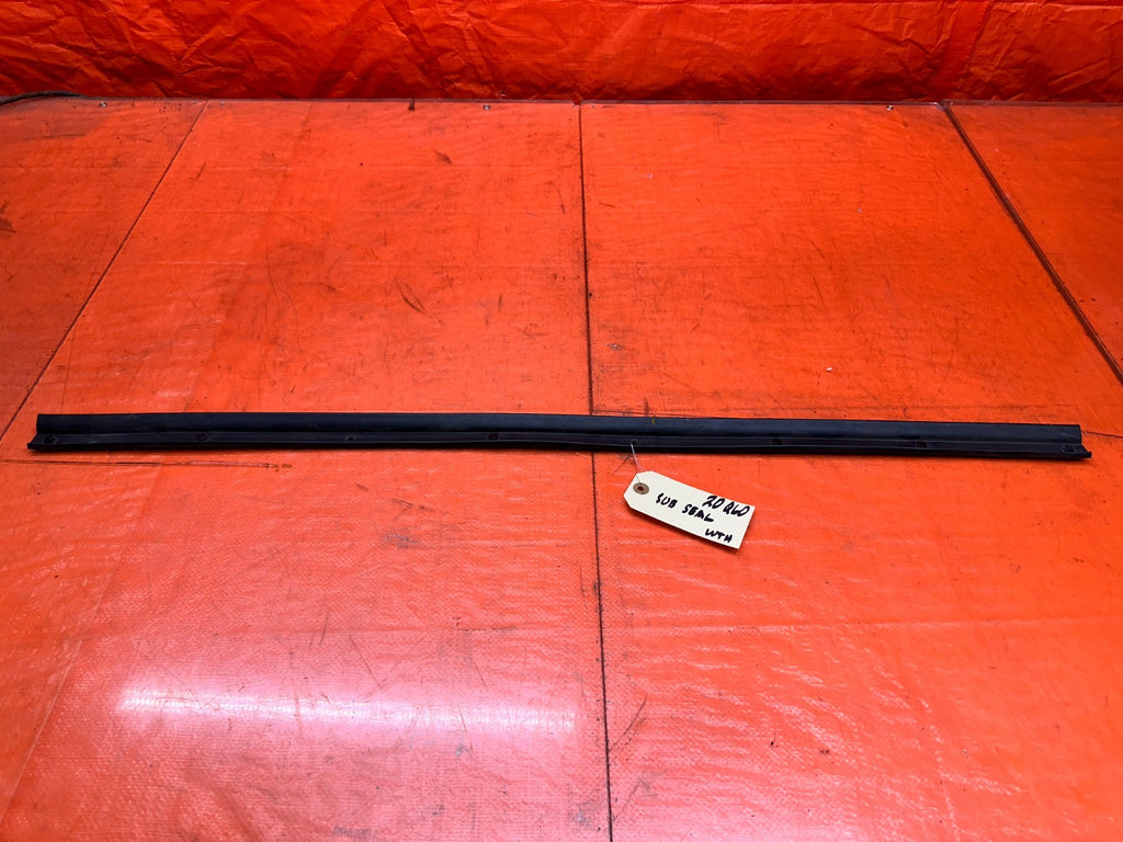 2016-2020 INFINITI Q60 COUPE PASSENGER RIGHT DOOR SUB SEAL RUBBER OEM #20Q600