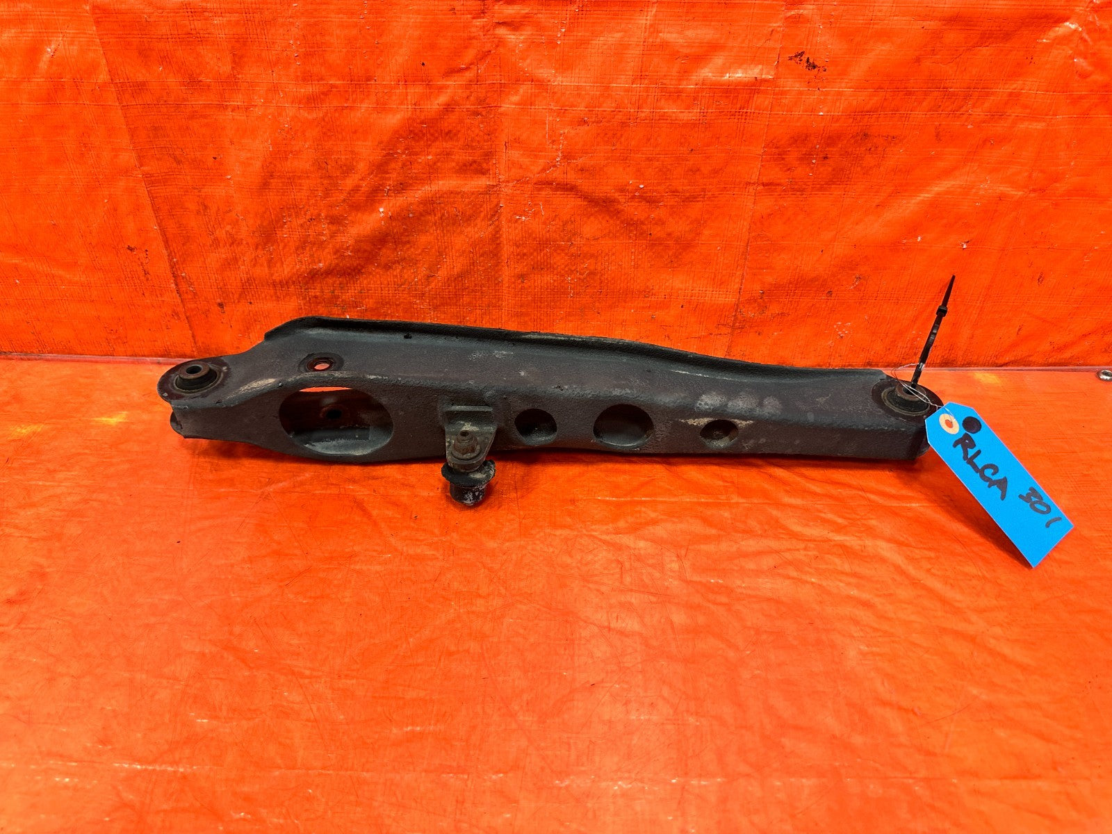 97 01 HONDA CR V CRV   REAR LOWER CONTROL ARM   PASSENGER RIGHT SIDE   OEM #3015