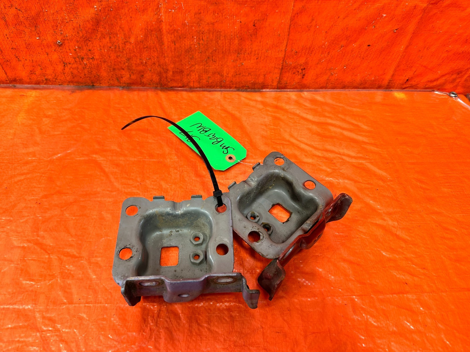 90 91 HONDA CIVIC HATCHBACK LEFT & RIGHT FRONT  METAL BUMPER BRACKETS   OEM 3175