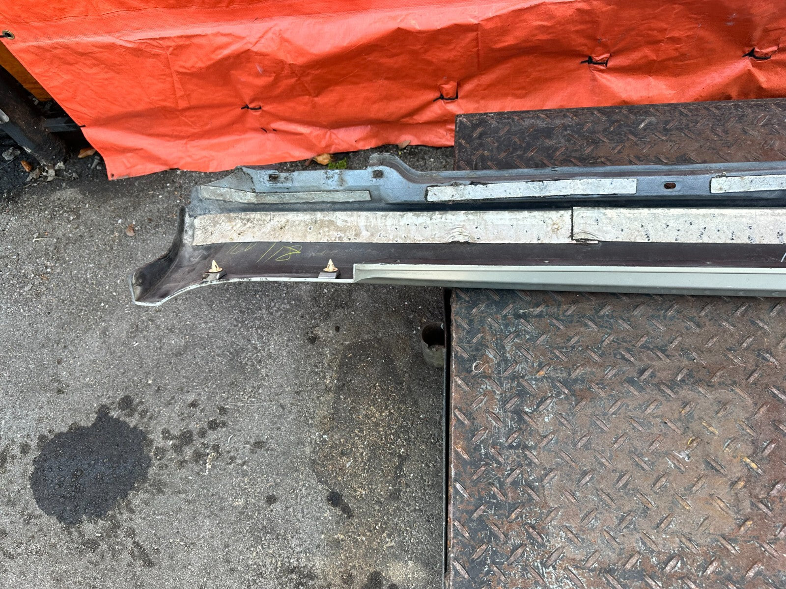 02 05 LEXUS SC430   SIDE SKIRT ROCKER MOLDING TRIM   LEFT SIDE   OEM FACTORY 28815