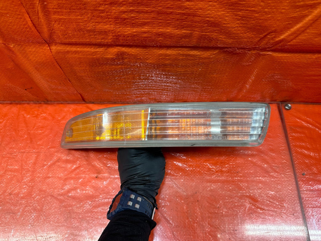 94 97 ACURA INTEGRA PASSENGER RIGHT BUMPER TURN SIGNAL CORNER LIGHT   OEM #2260