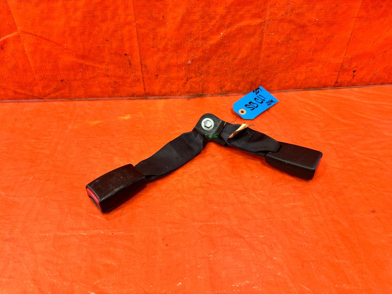 07 11 HONDA CIVIC SI SEDAN   LEFT RIGHT REAR   REAR SEAT BELT BUCKLE CLIP BUCKLE1