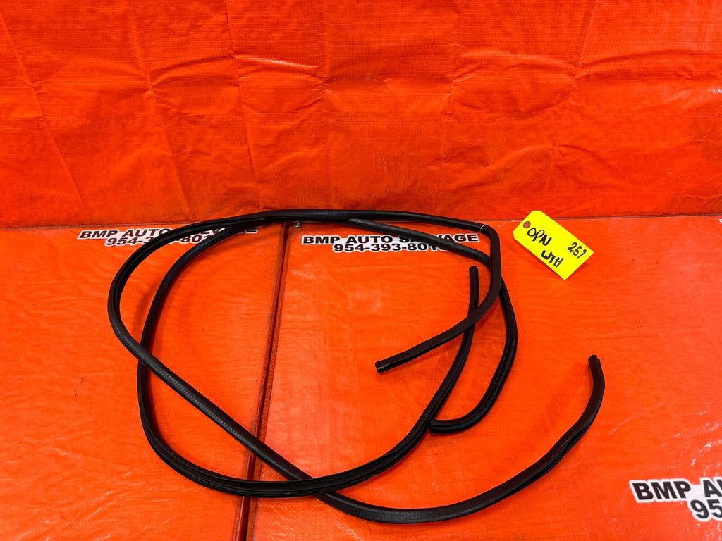 92 95 HONDA CIVIC 2D COUPE CHASSIS 2 DOOR OPEN TRIM WEATHER STRIP LEFT FRONT 2570