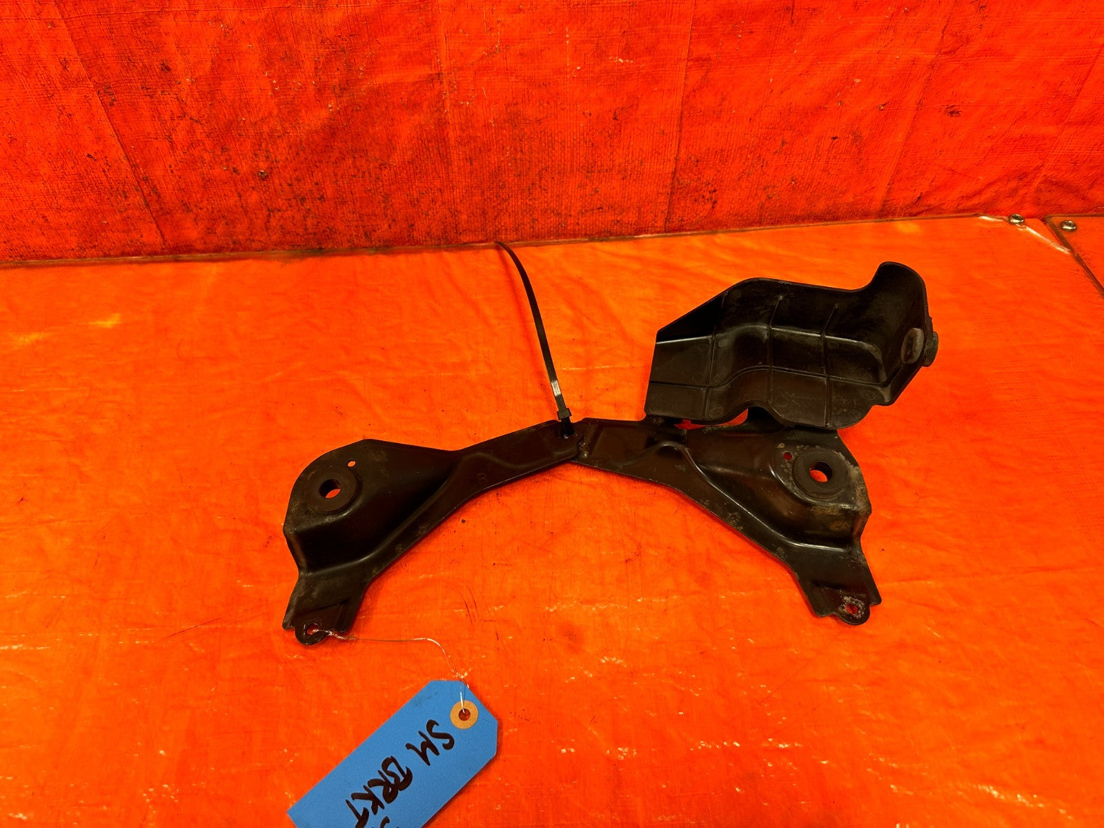 09 14 ACURA TSX   LEFT AND RIGHT RADIATOR SUPPORT BRACKETS   LH RH OEM #3214