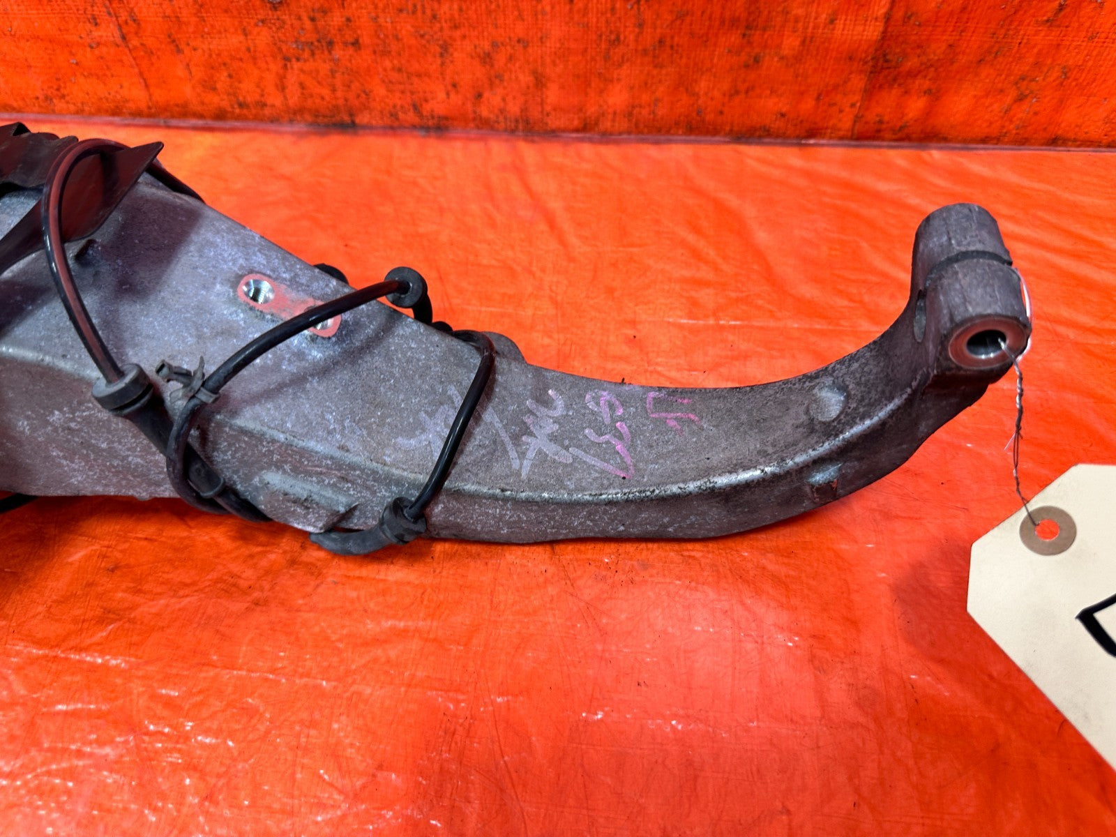 08 12 INFINITI G37 SPORT   DRIVER LEFT FRONT SPINDLE KNUCKLE HUB   OEM #3282
