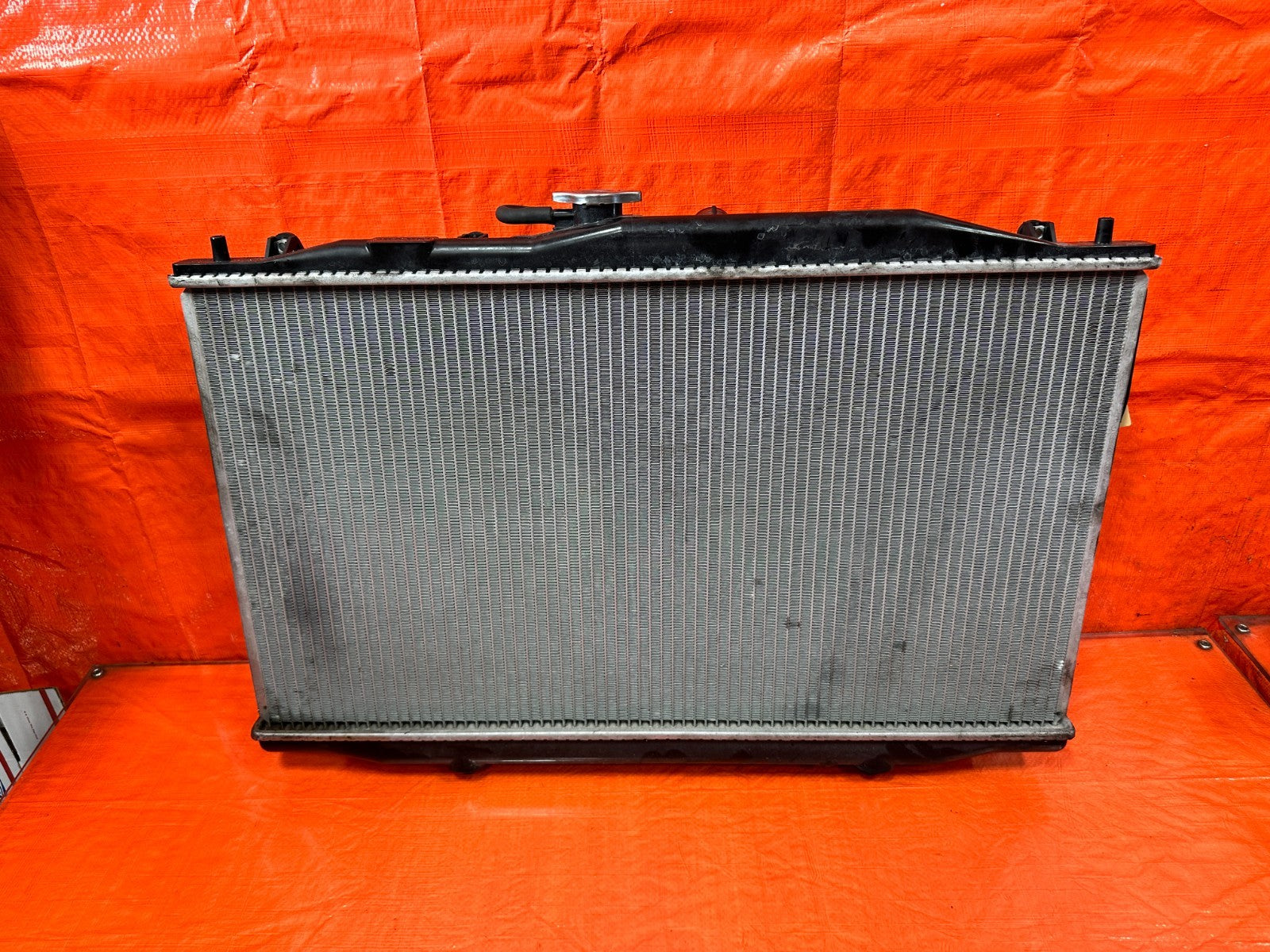 04 05 ACURA TSX   AUTOMATIC RADIATOR WITH BOTH COOLING FANS AND TANK OEM #32211